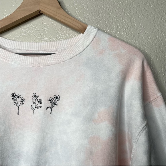 Hollister Cropped Embroidered Tie Dye Crewneck Long Sleeve Floral - Picture 3 of 12